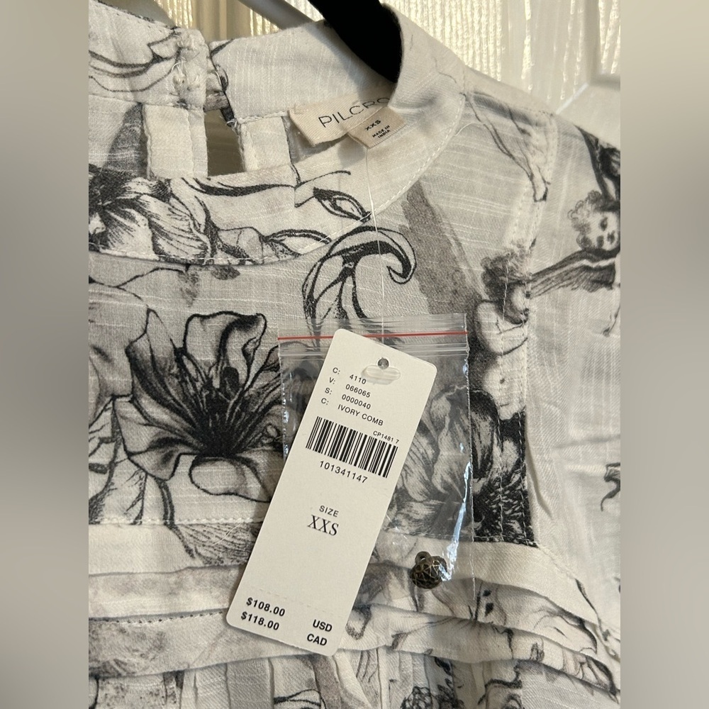 Pilcro Anthropologie Print Ruffle Puff Sleeve Crop black/white XXS top NWT - Picture 6 of 7